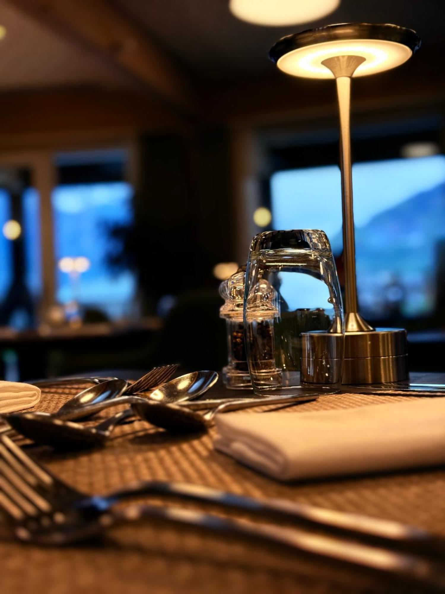 Alp Art Hotel Monthey Collombey-Muraz 外观 照片